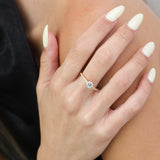 Anillo Delicado, Bañado en oro, Zirconia cúbica artificial