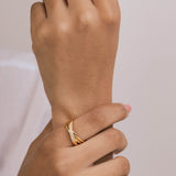 Anillo Delicado, Bañado en oro, Zirconia cúbica artificial
