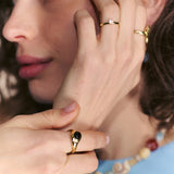 Anillo Delicado, Bañado en oro, Ónix artificial